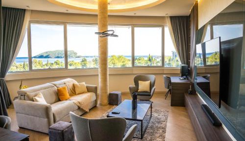 Two-Bedroom Apartment with Balcony and Sea View