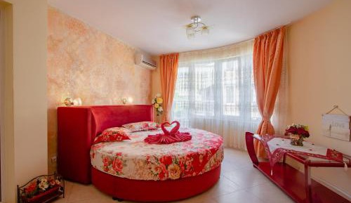 Deluxe Double Room with Side Sea View