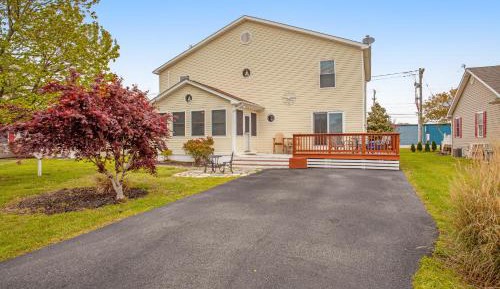 Six Bedroom Holiday Home
