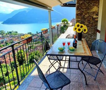 Apartment with Lake View