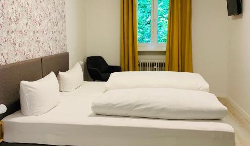 Double Room with Shared External Bathroom