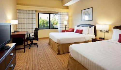 Guestroom Two Queens