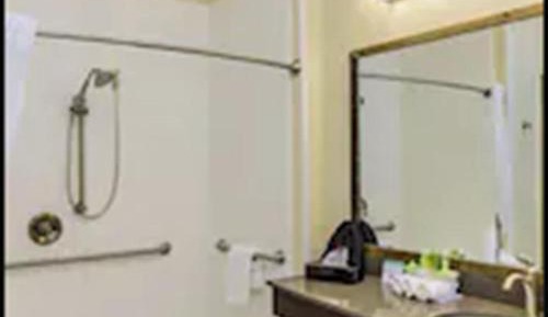 King Room with Hearing Accessible Roll In Shower - Non-Smoking