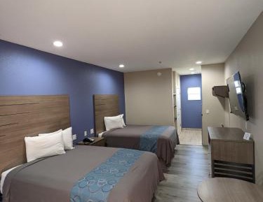 Deluxe Queen Room