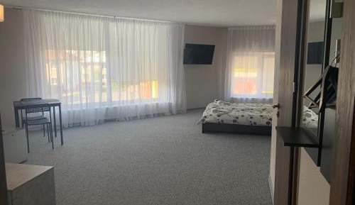 Deluxe Queen Suite