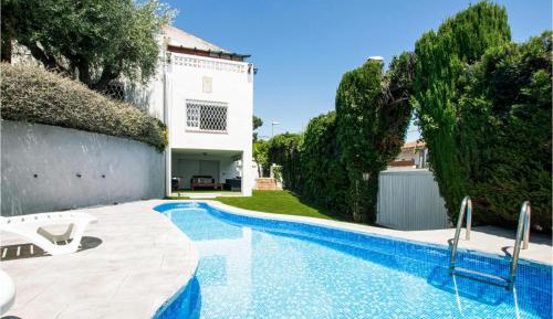 Five-Bedroom Holiday Home