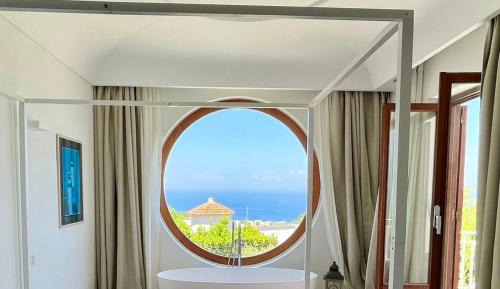 Deluxe Suite with Sea View