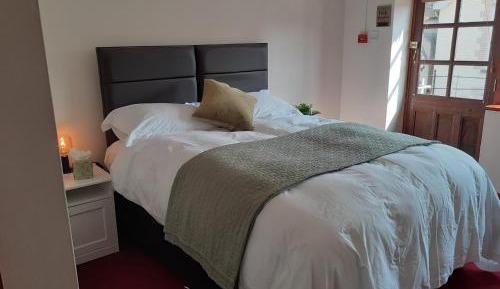 Double or Twin Room with Shower