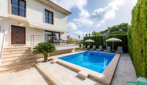Villa with Garden View