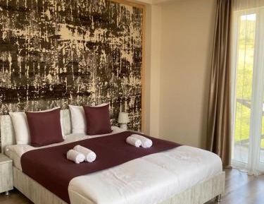 Double or Twin Room with Mountain View