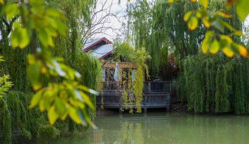 Two-Bedroom Villa with Lake View and Spa Bath