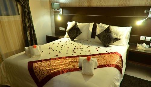 King Suite with Pool View