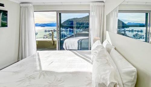 Oxleys 403 sub penthouse waterfront apartment