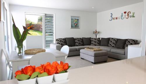 Two-Bedroom Apartment - Kiwiana
