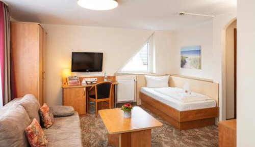 Triple Room with Free Car Parking