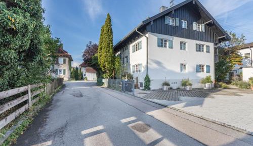 Superior One-Bedroom Apartment with Balcony