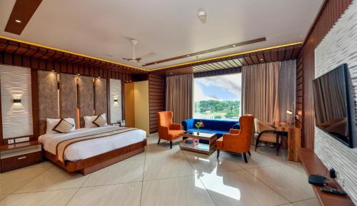 Deluxe Double Room (2 Adults + 1 Child)