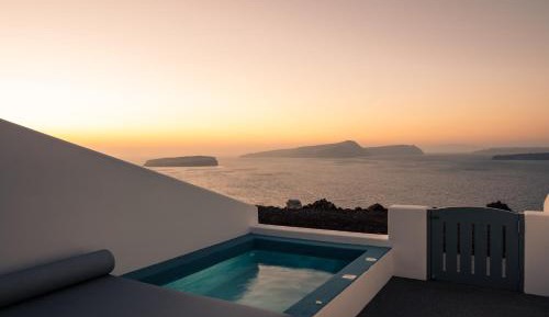 Suite with Outdoor Hot Tub & Caldera View