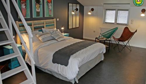 Deluxe Double Room (2 Adults + 1 Child)