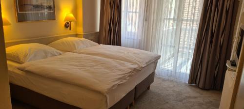 Double Room with Balcony (2 Adults + 1 Child)