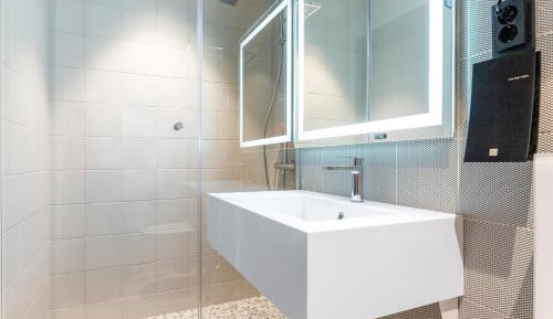 Small Double Room Atrium