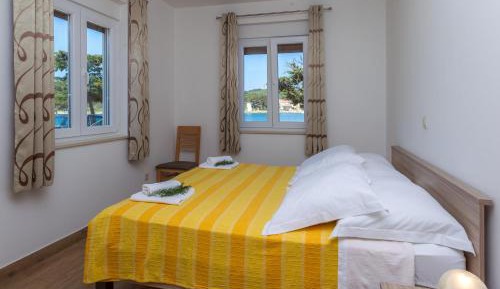 One-Bedroom Apartment with Terrace and Sea View