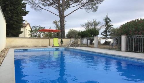 Apartment with Pool View 