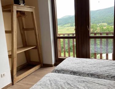 Apartment with Mountain View
