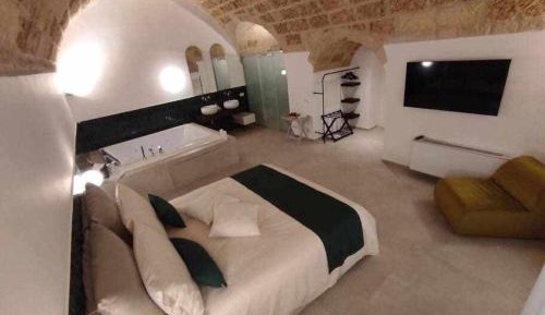 Queen Room with Spa Bath