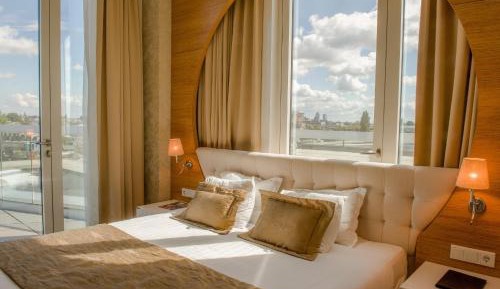 Penthouse Suite with Terrace and City View