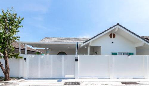 Villa with Garden View