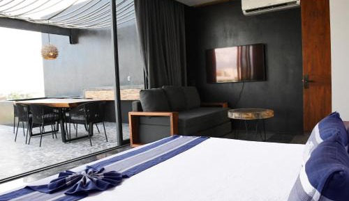 Luxury Studio Penthouse with Private Plunge Pool in Rooftop