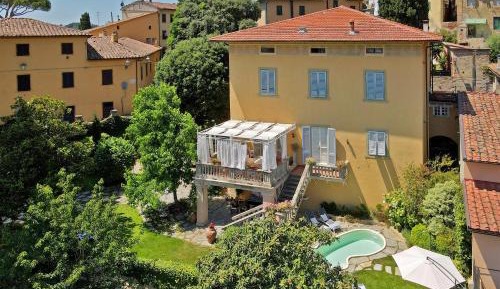 Villa with Garden View