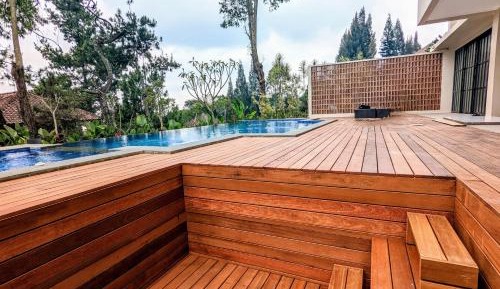 Villa with Garden View