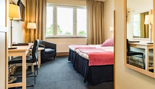 Double or Twin Room with Lake View