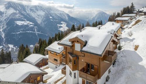 Apartment with Mountain View