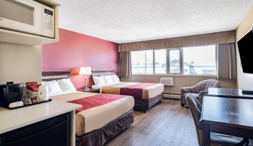 Queen Room with Two Queen Beds - Non-Smoking