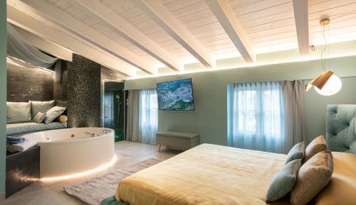 King Suite with Spa Bath