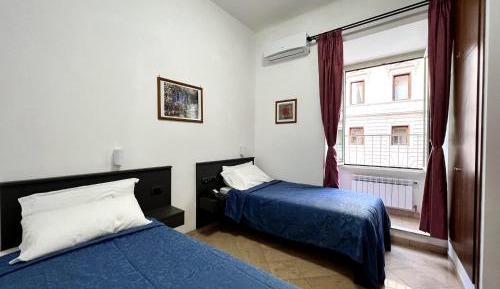 Twin Room with Private External Bathroom