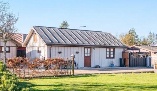 One-Bedroom Holiday Home