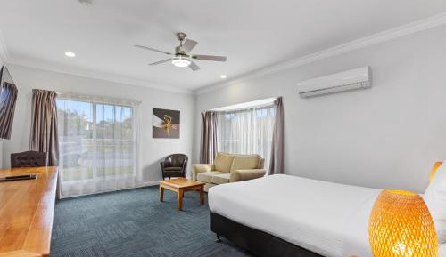 Deluxe Queen with Spa Bath