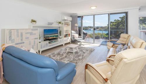 Apartment with Lake View