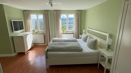 Deluxe Double Room (2 Adults + 1 Child)