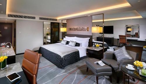 Premium King Room with City View