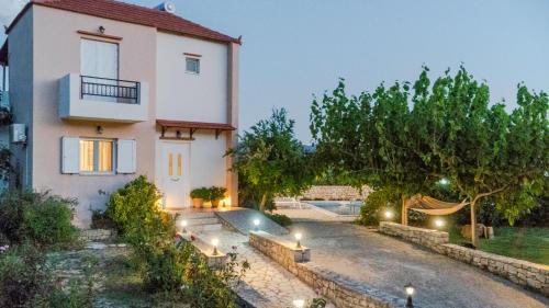 Three-Bedroom Villa with Private Pool - Split Level