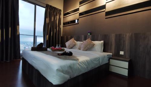 Deluxe King Studio (Private Bathtub and City View)