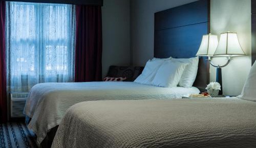 Deluxe Queen Room