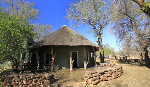 Three-Bedroom Chalet Big Hut - Ndlovu Camp