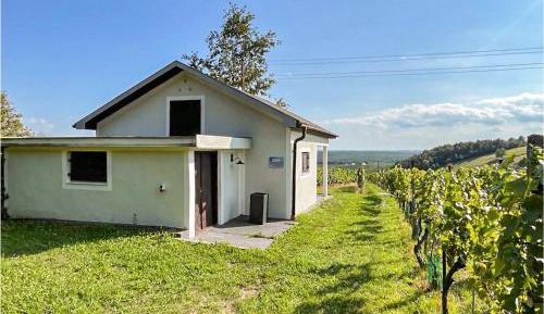 One-Bedroom Holiday Home