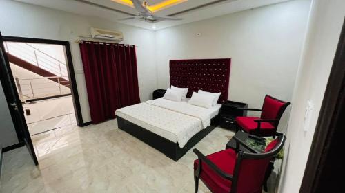 Deluxe Double Room (2 Adults + 1 Child)